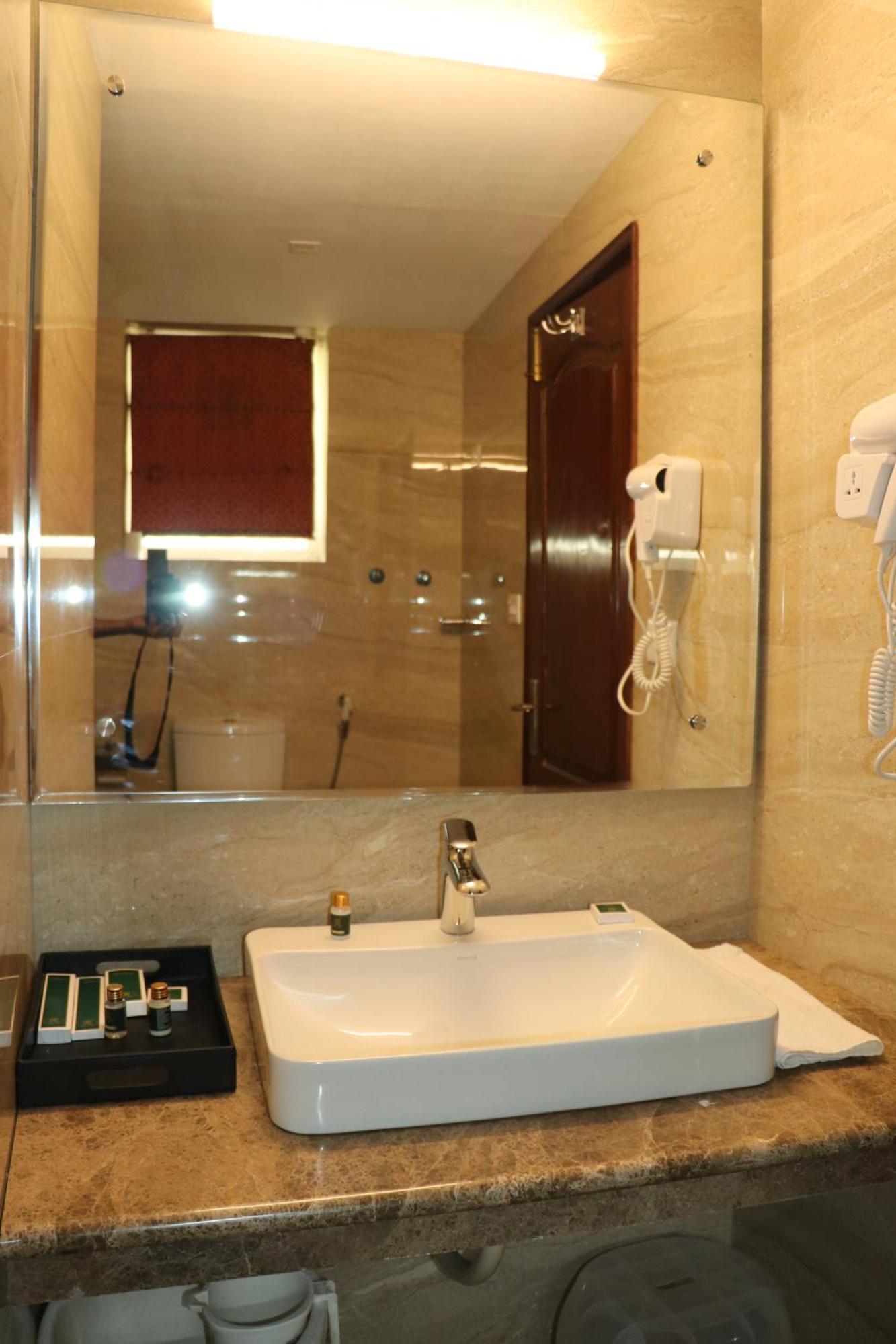 Golden Meadows Hotels & Resorts Sonāmarg Exteriör bild