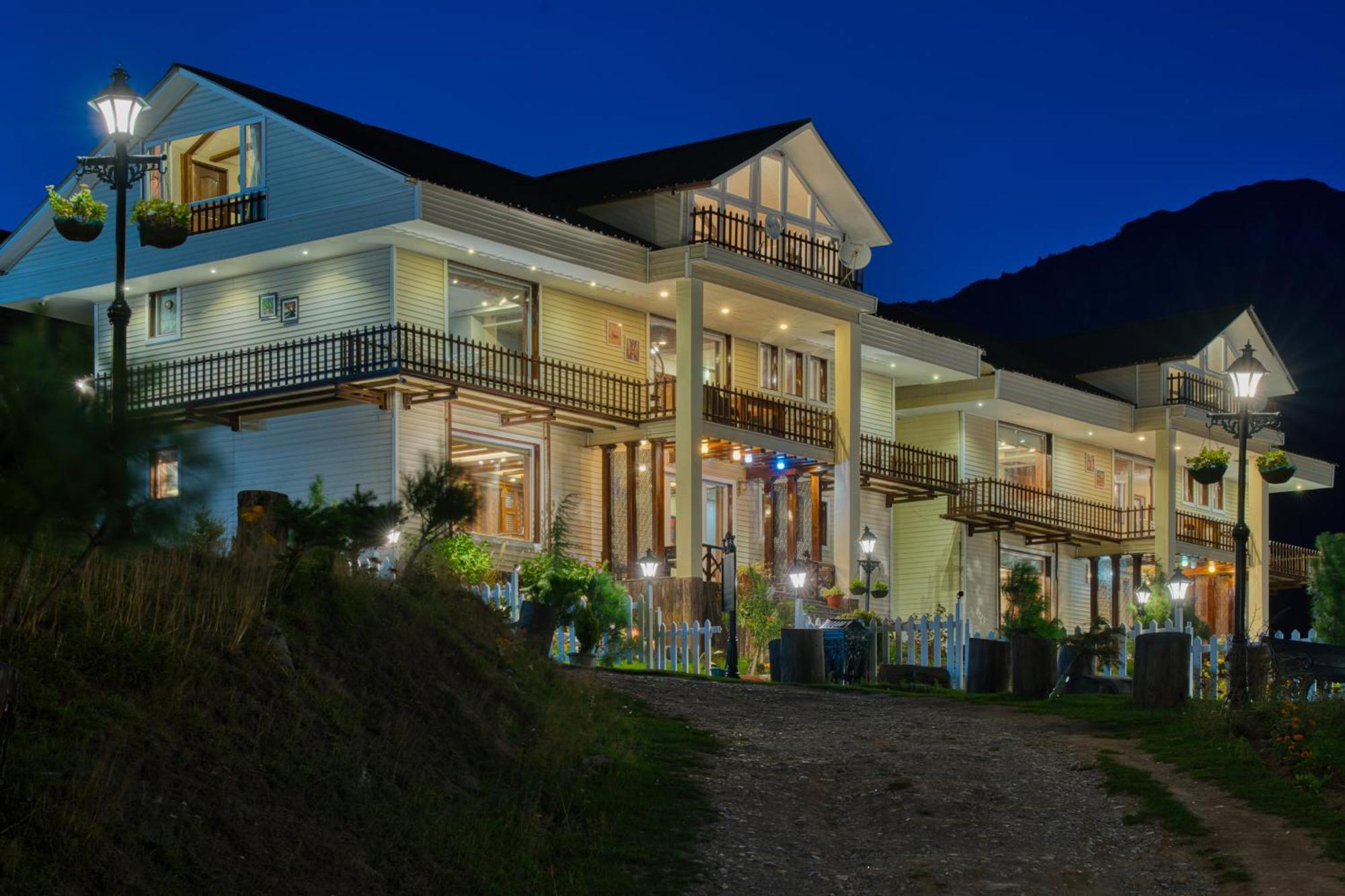 Golden Meadows Hotels & Resorts Sonāmarg Exteriör bild