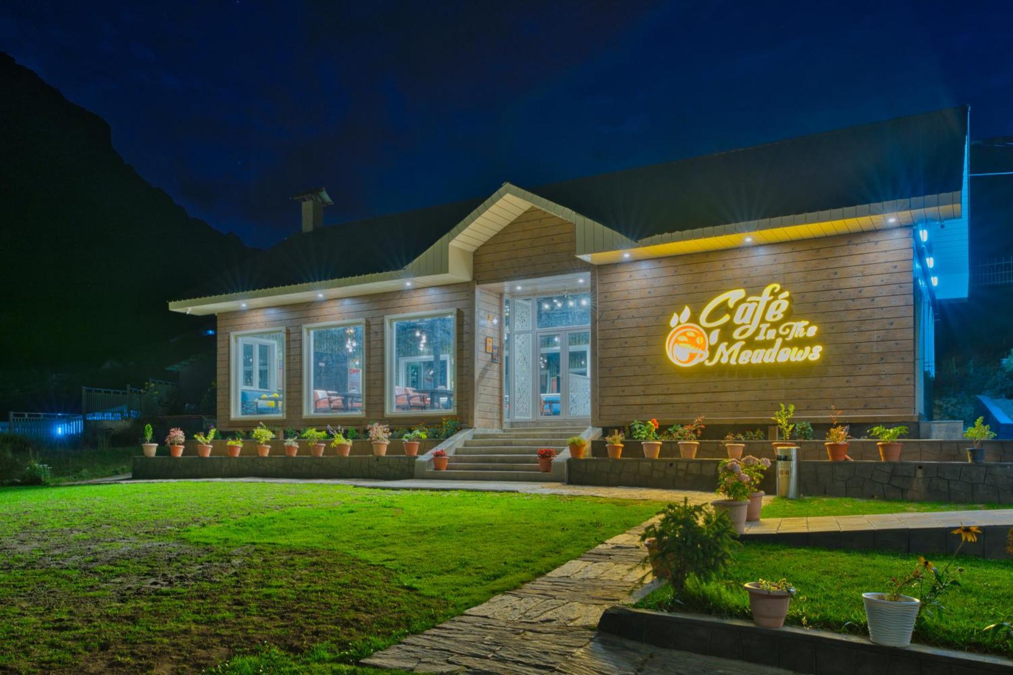 Golden Meadows Hotels & Resorts Sonāmarg Exteriör bild