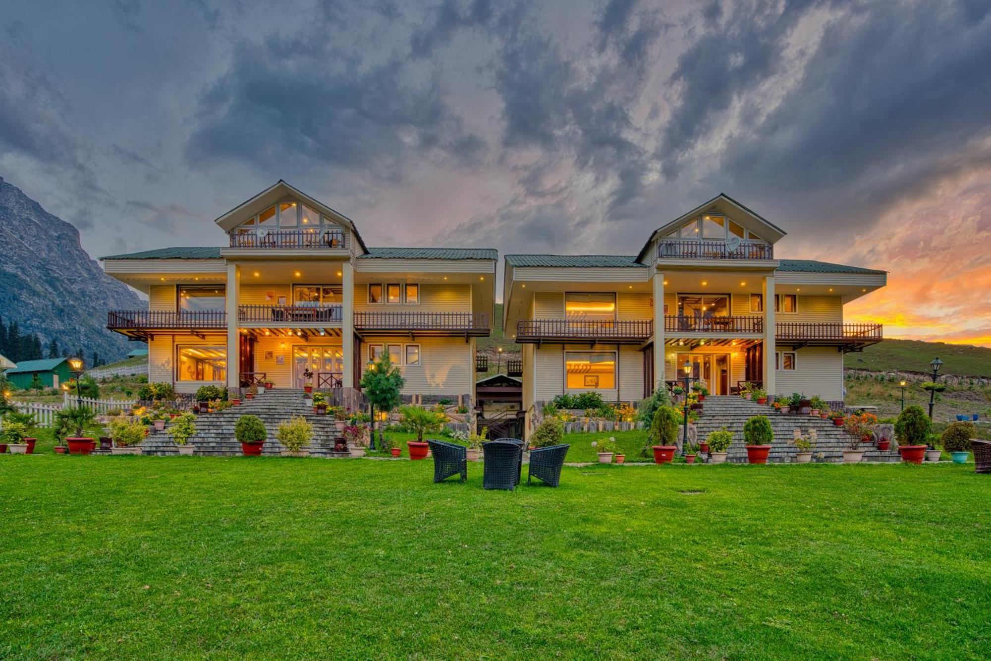 Golden Meadows Hotels & Resorts Sonāmarg Exteriör bild