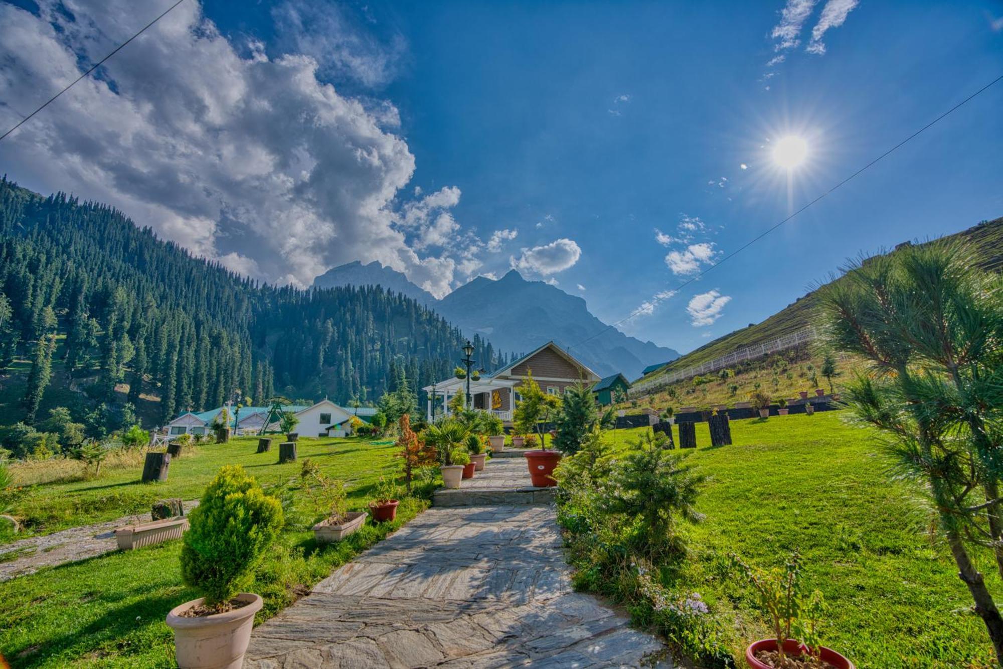 Golden Meadows Hotels & Resorts Sonāmarg Exteriör bild