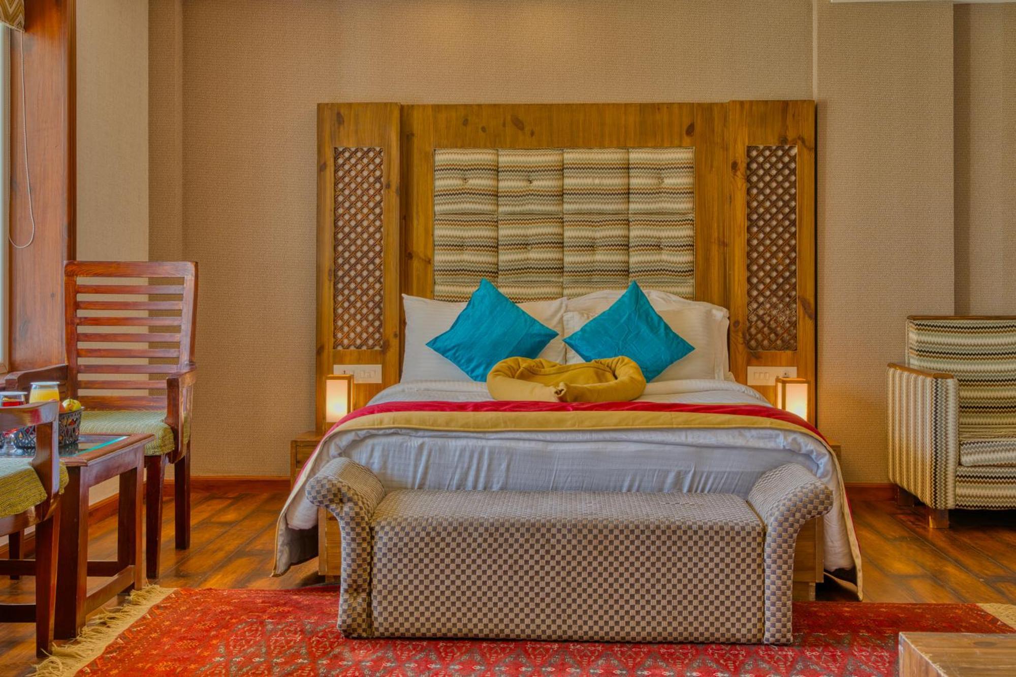 Golden Meadows Hotels & Resorts Sonāmarg Exteriör bild