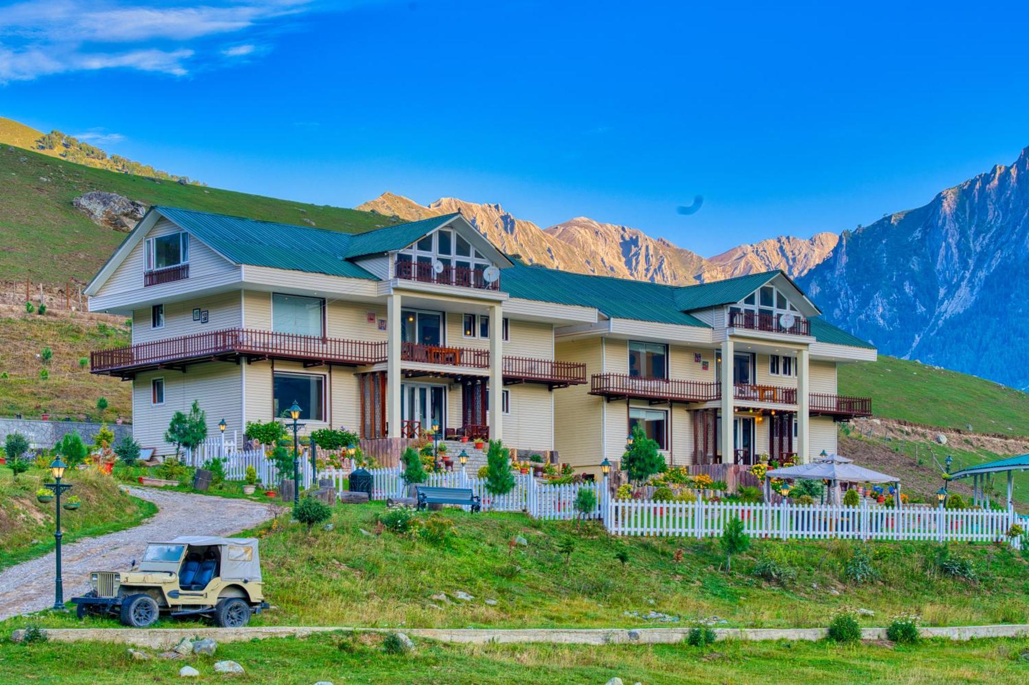 Golden Meadows Hotels & Resorts Sonāmarg Exteriör bild