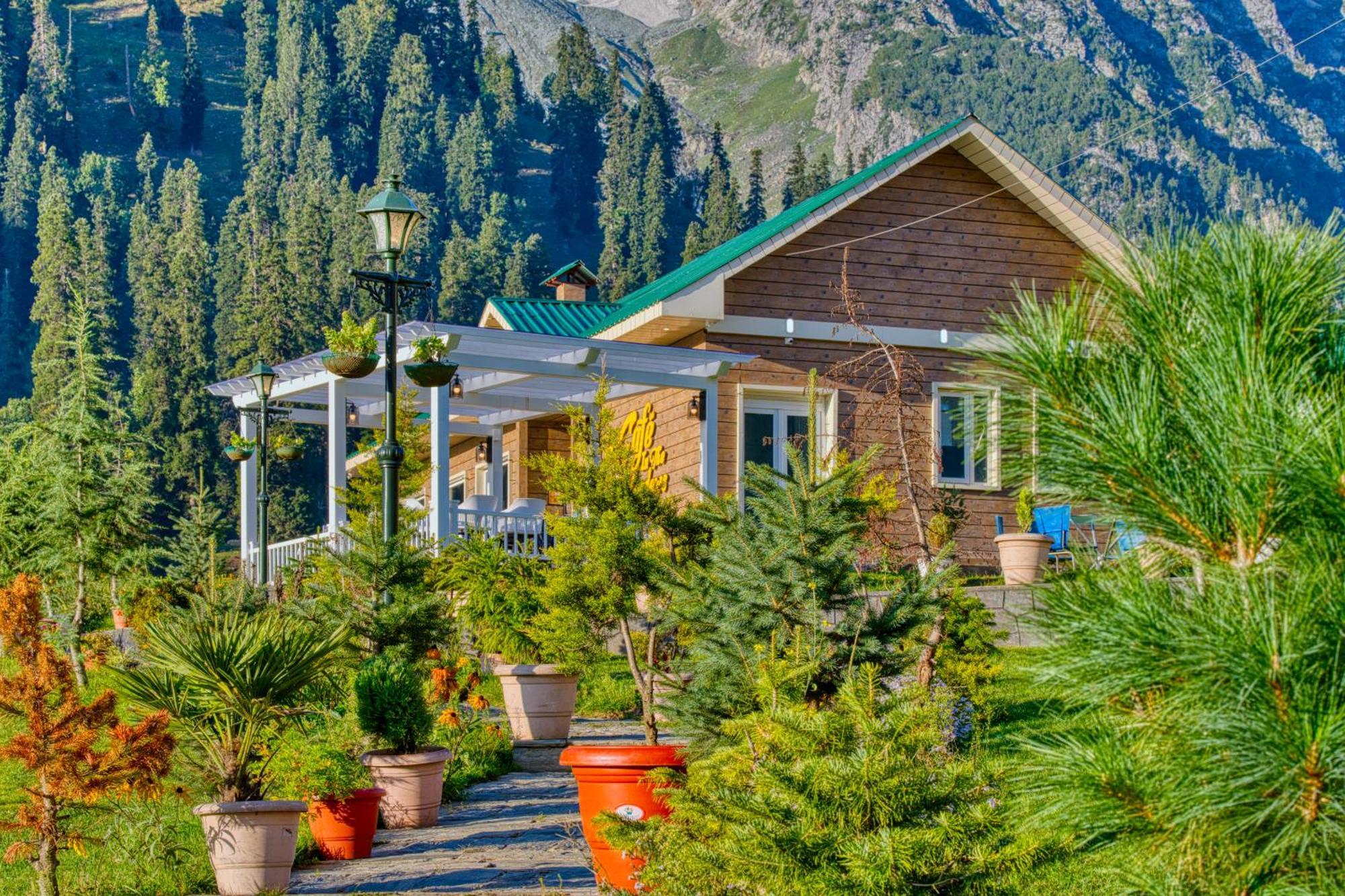 Golden Meadows Hotels & Resorts Sonāmarg Exteriör bild