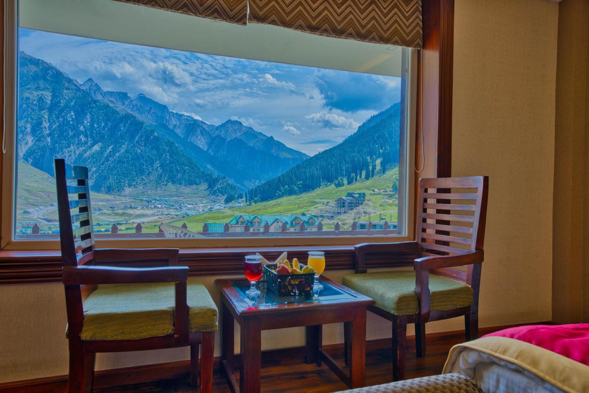 Golden Meadows Hotels & Resorts Sonāmarg Exteriör bild
